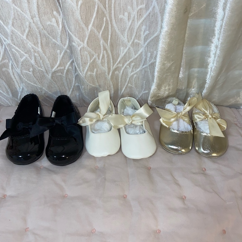 Bundle baby shoes